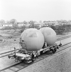 169585 Afbeelding van silowagen 2184 912 1 411-8 voor het vervoer van cement (type Uces) van de N.S. op het terrein van ...
